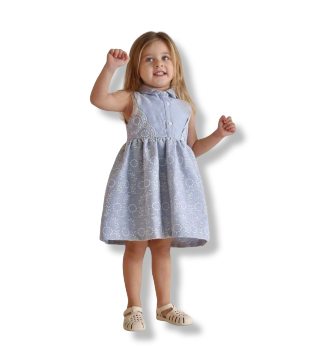 🌸 Детско фустанче со везени детали